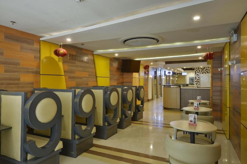 Hotel 99 Monumento Caloocan Exterior foto