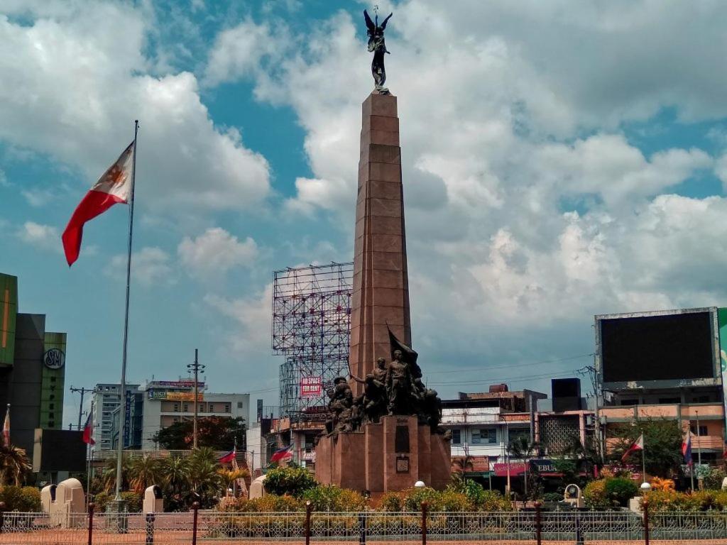 Hotel 99 Monumento Caloocan Exterior foto