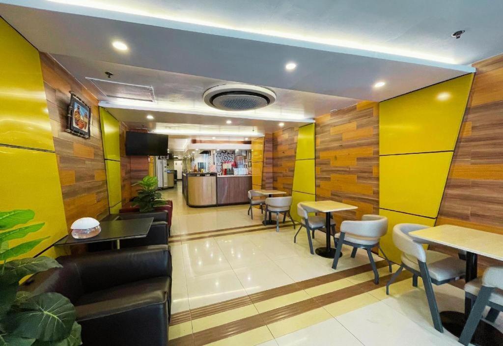 Hotel 99 Monumento Caloocan Exterior foto