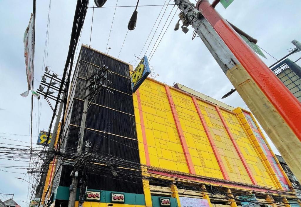 Hotel 99 Monumento Caloocan Exterior foto