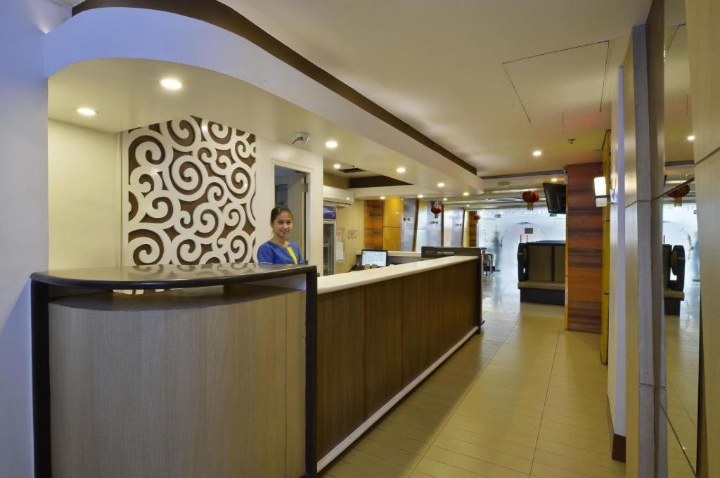 Hotel 99 Monumento Caloocan Exterior foto