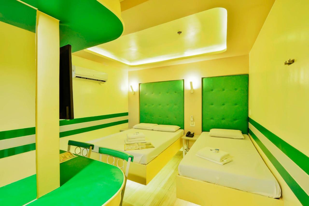 Hotel 99 Monumento Caloocan Exterior foto